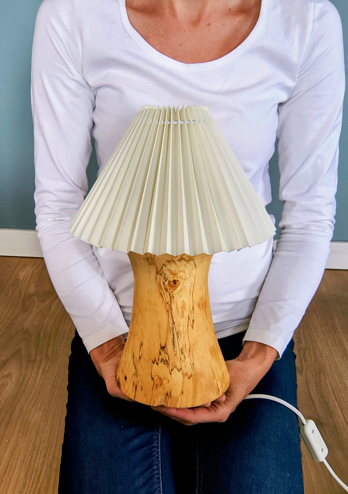 Lampa brzozowa do salonu lub sypialni - naturalne drewno