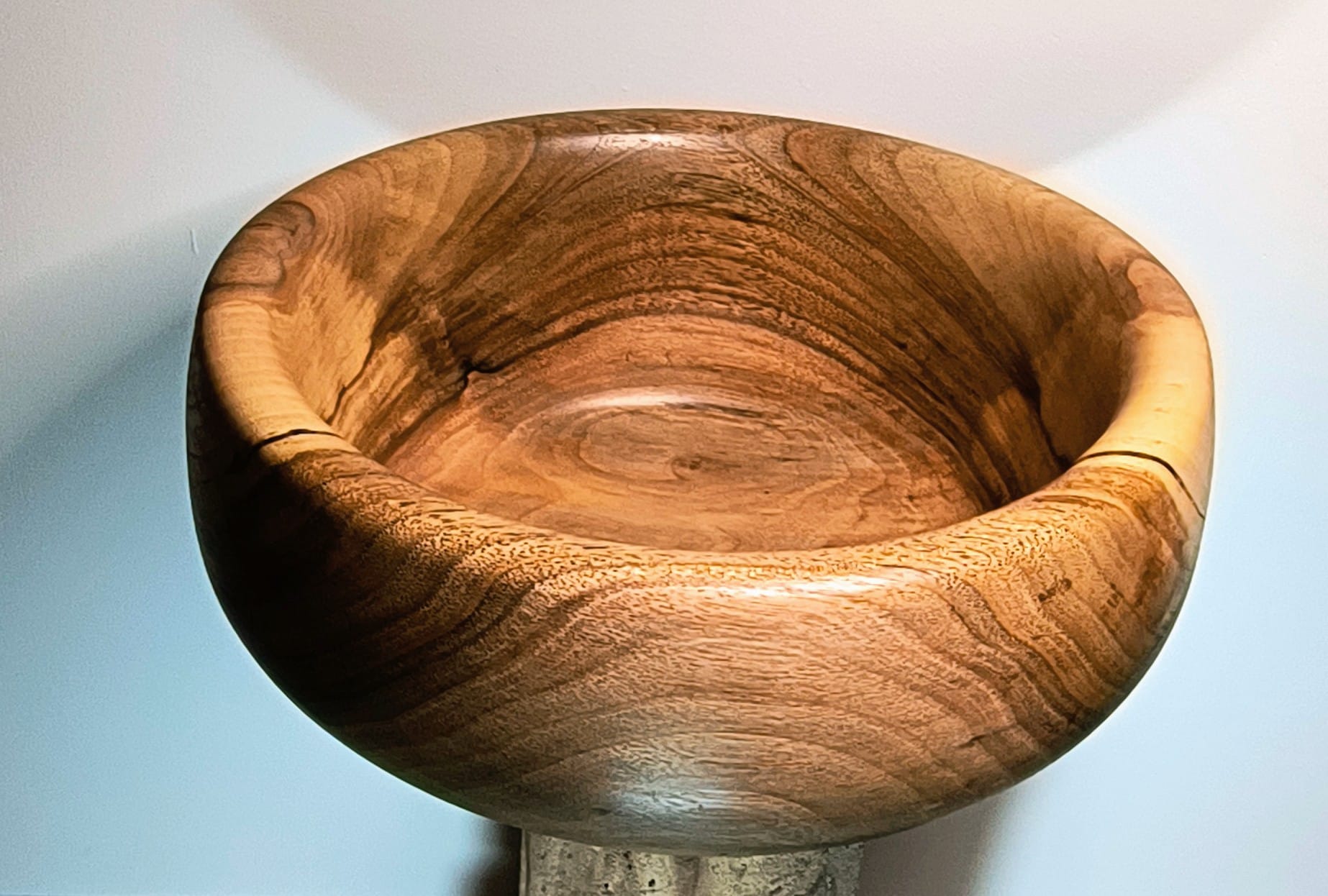 Miska z drewna orzechowego do sałatek i pieczenia - wyjątkowy prezent