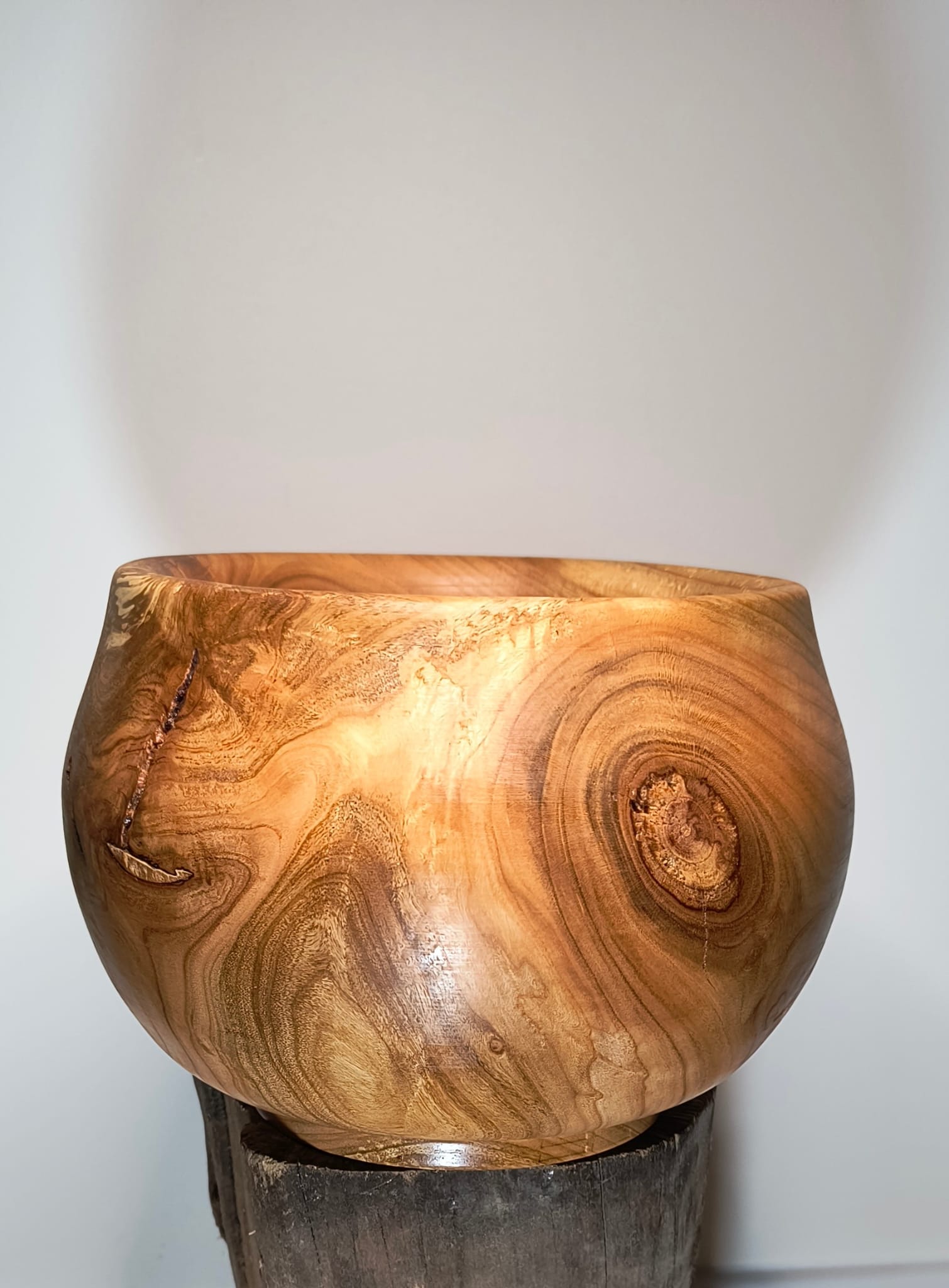 Miska z drewna czereśni kształt kociołka - na przekąski i ozdobę