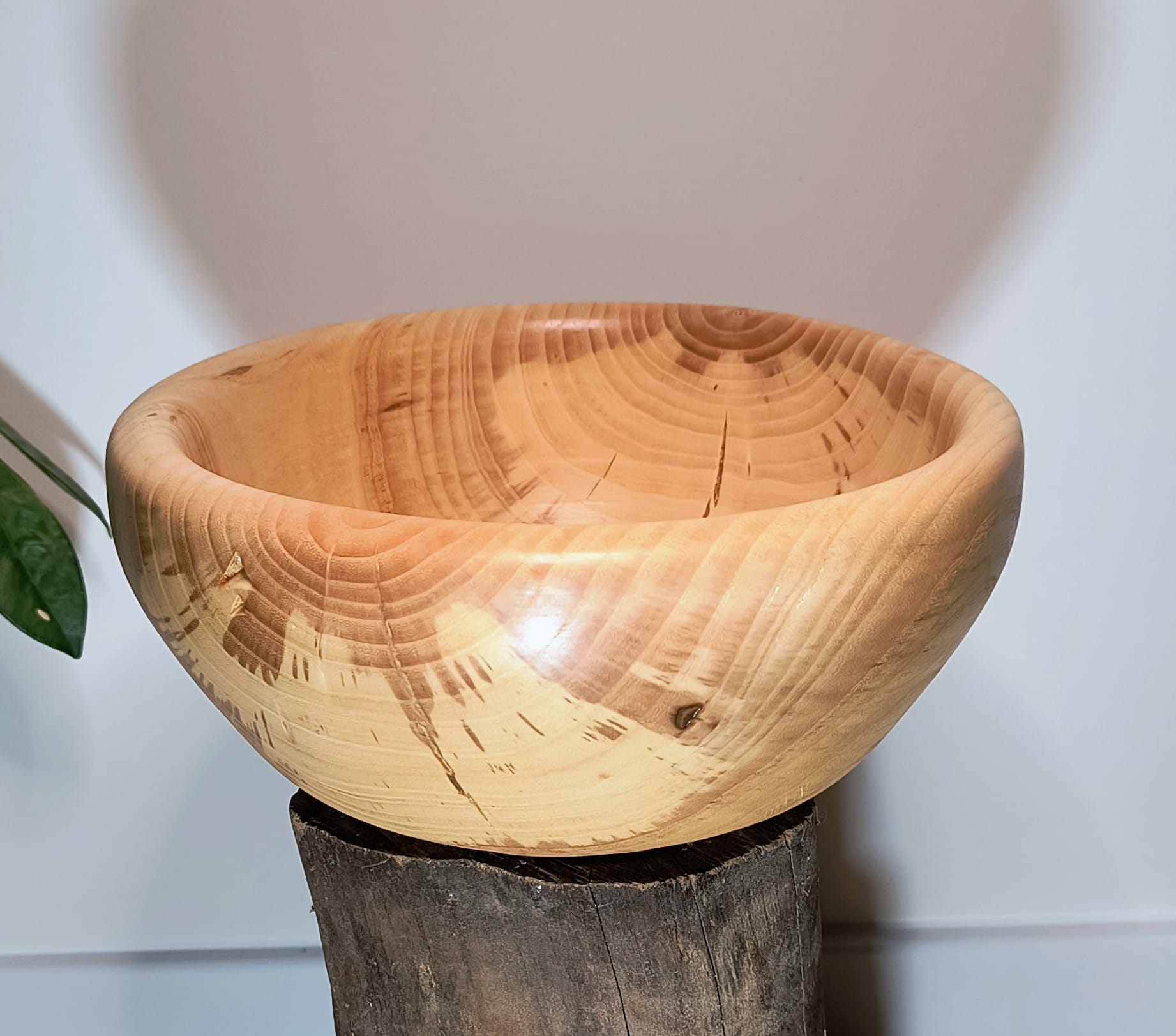 Miska z drewna jesionowego na sałatki - wyjątkowy prezent